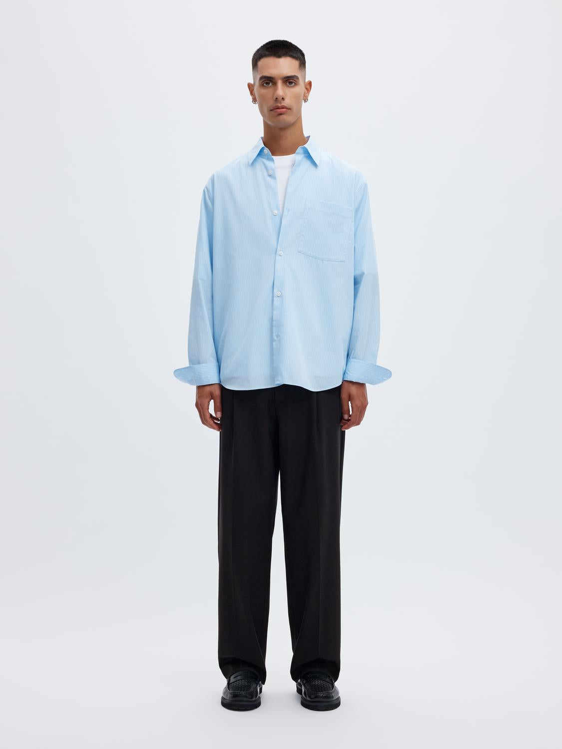 model_shot-front_full